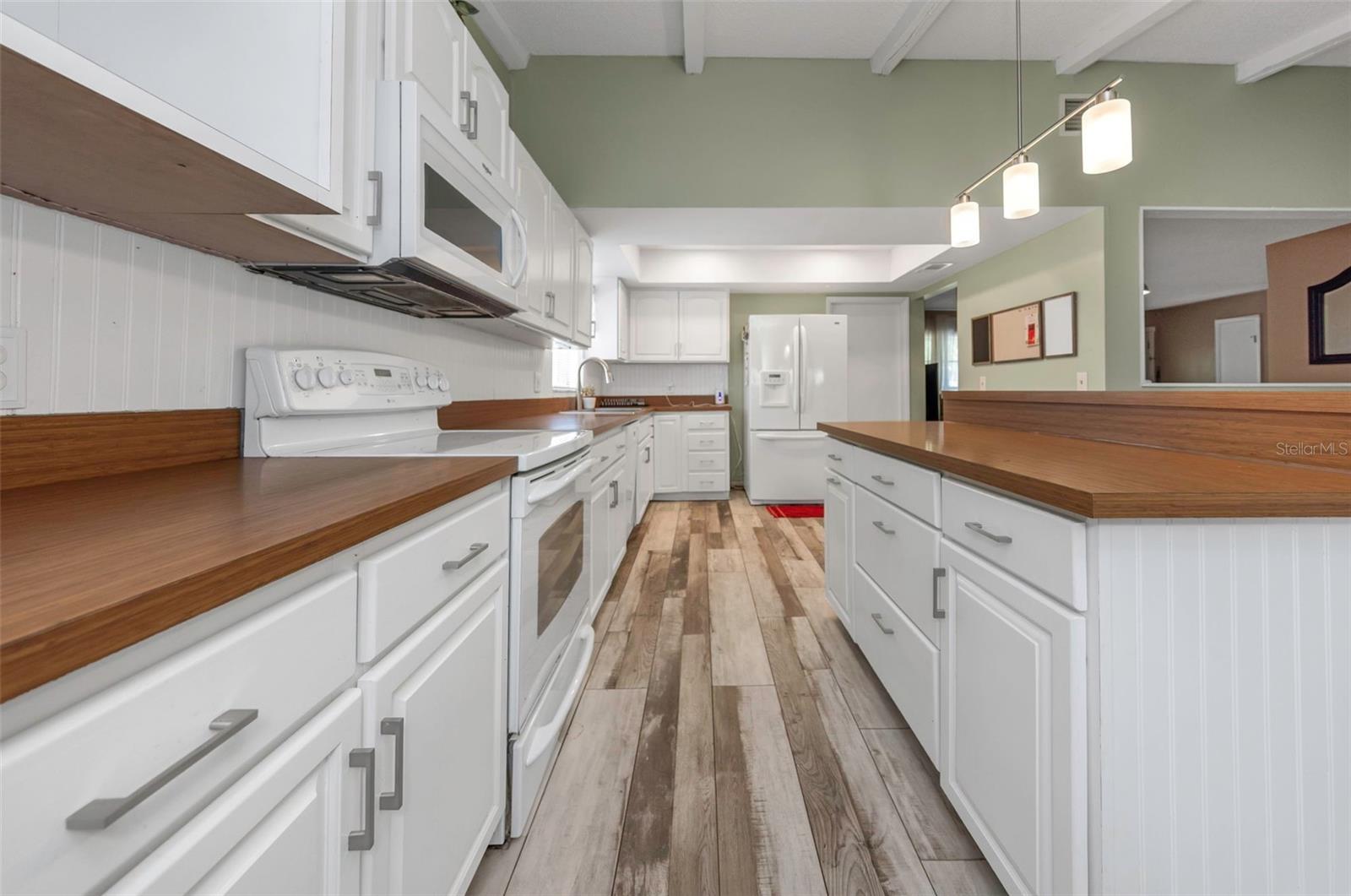 Kitchen - Centre View