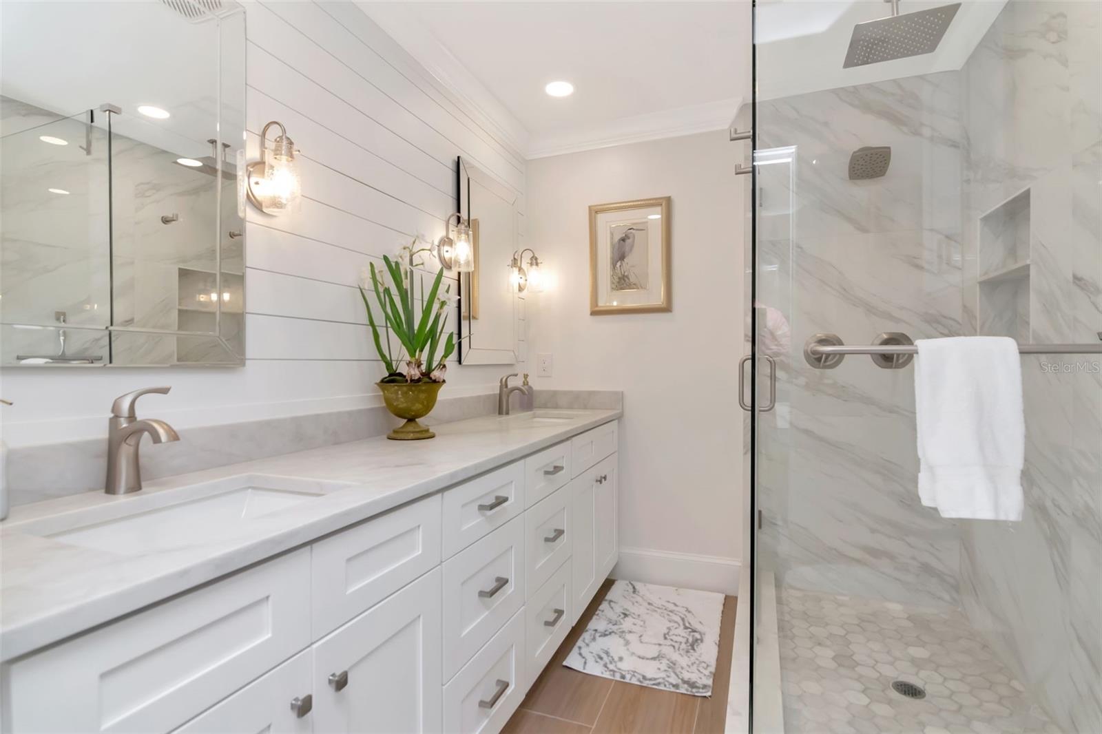 TB8508744