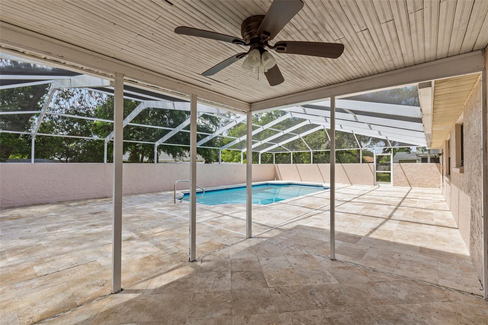 huge lanai