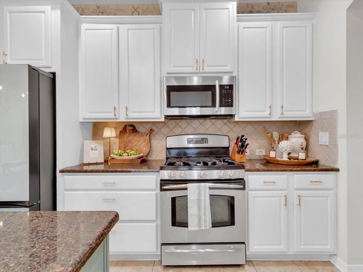 Gas stove Updated kitchen cabinets, appliances, lighting.