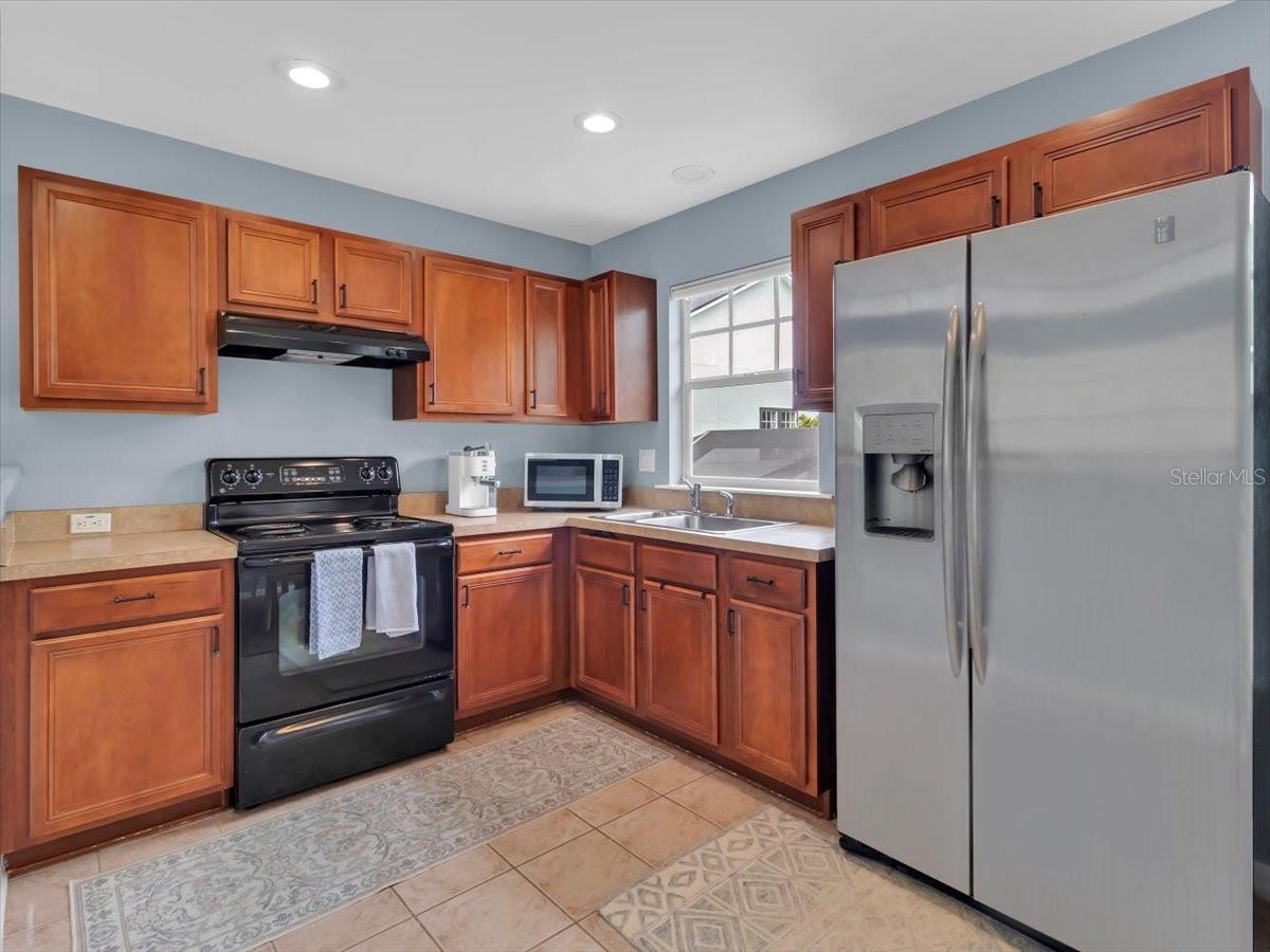 Apartment offers a FULL kitchen!