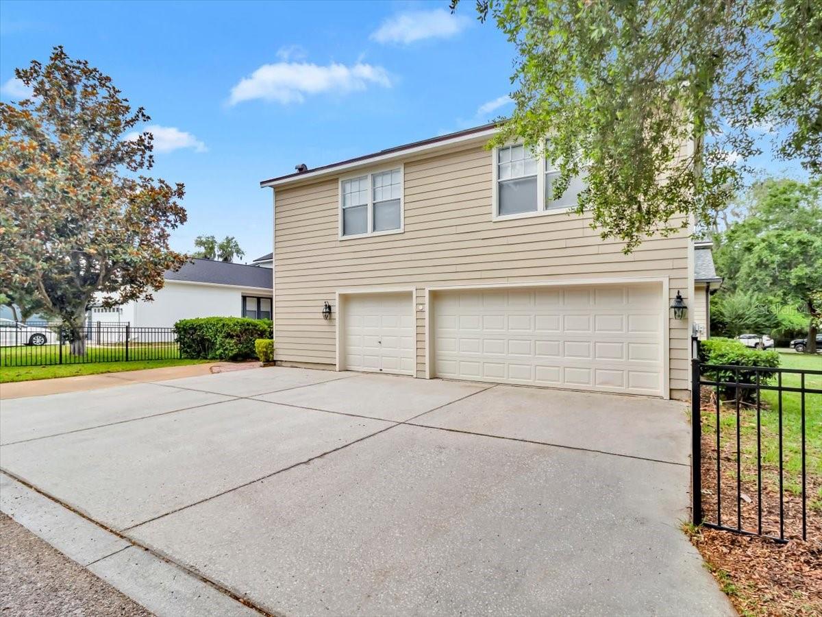 Ample Parking in this 4 Vehicle DRIVEWAY SPACE!