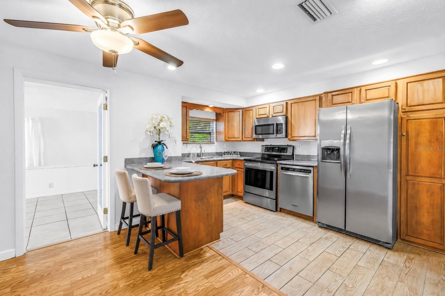 Large kitchen with breakfast bar