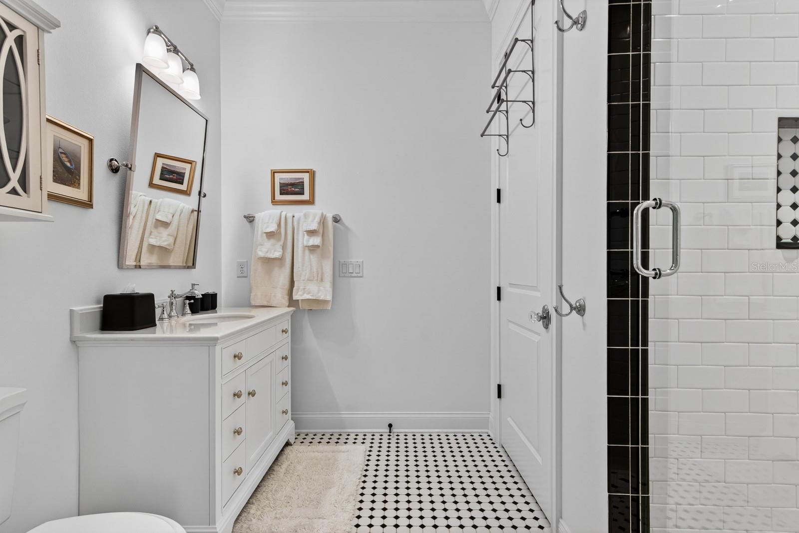 5th Bedroom En-suite Bathroom