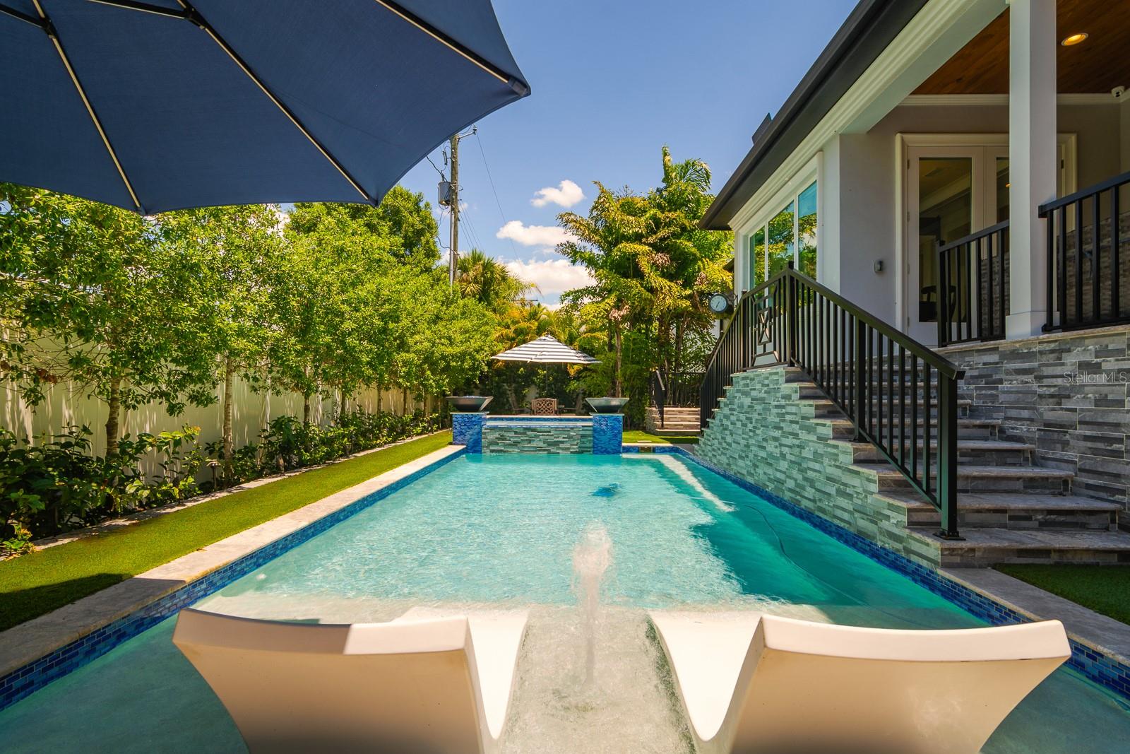 Pool Sunshelf