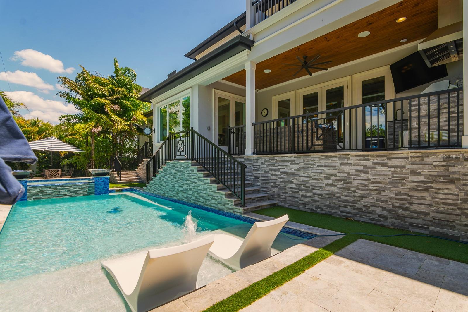 Pool Sunshelf