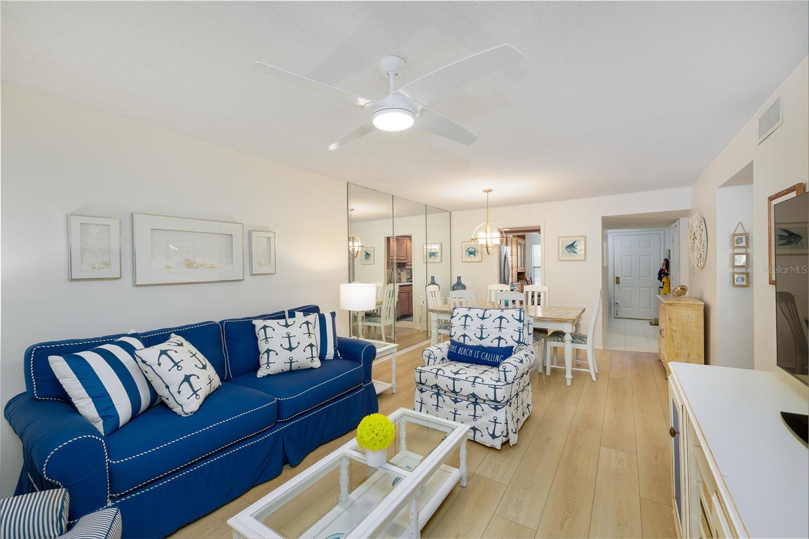 Living & Dinning Room Combo