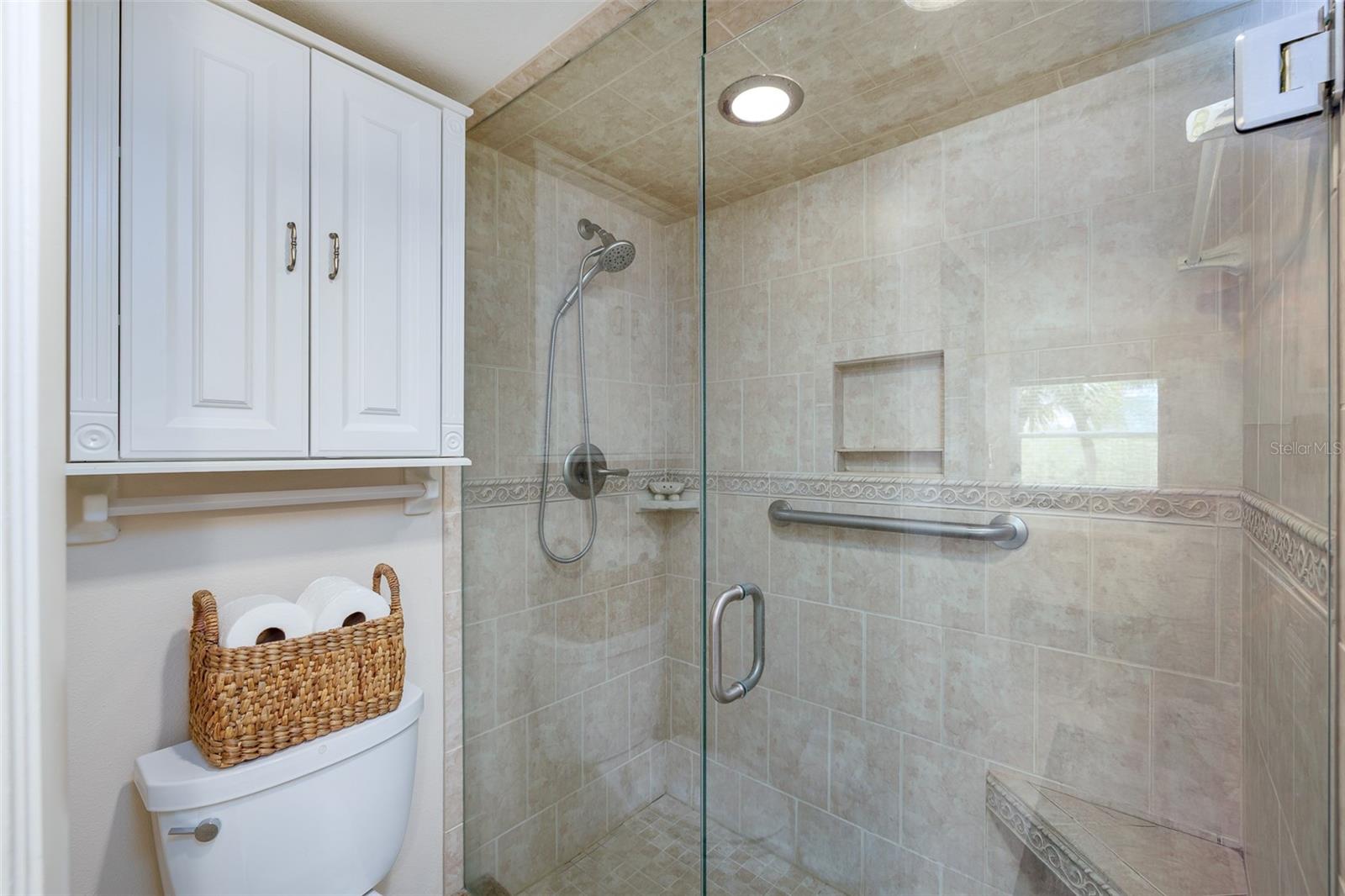 Primary Bathroom w/Walk-in Closet