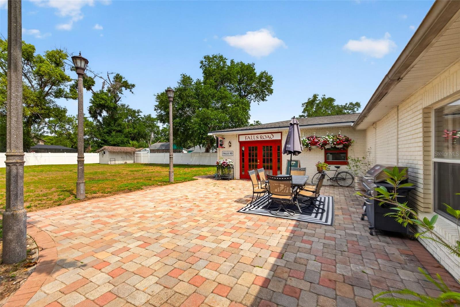 Pavered back patio