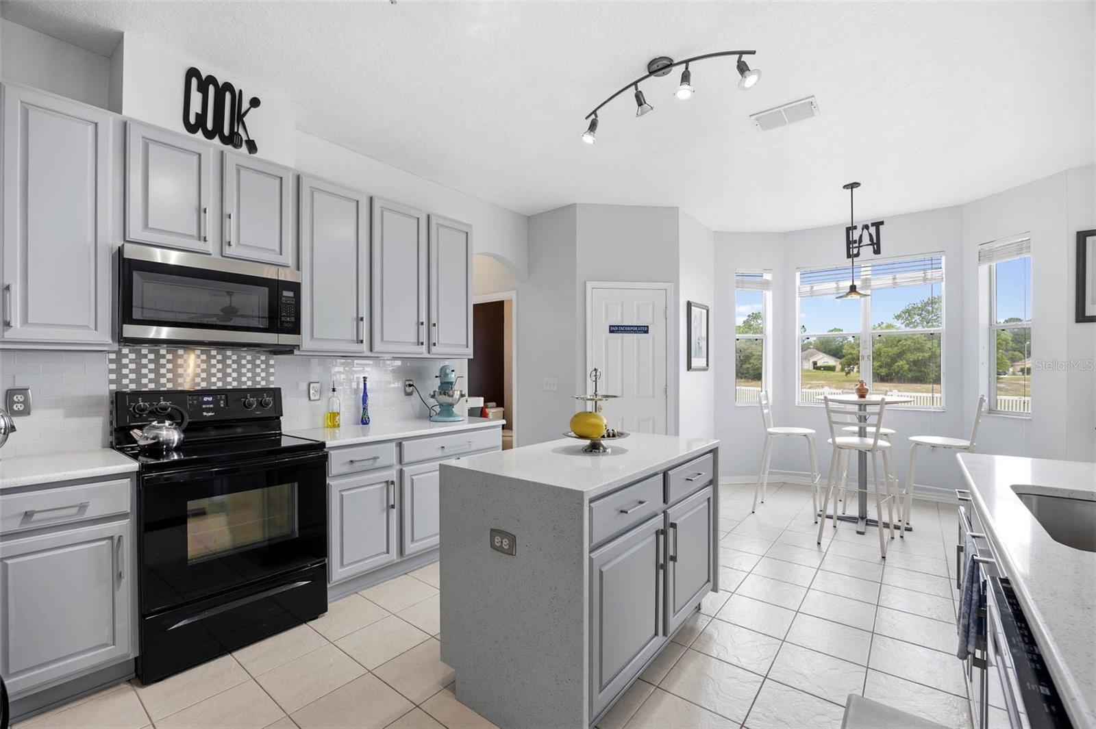 Kitchen / Breakfast Nook