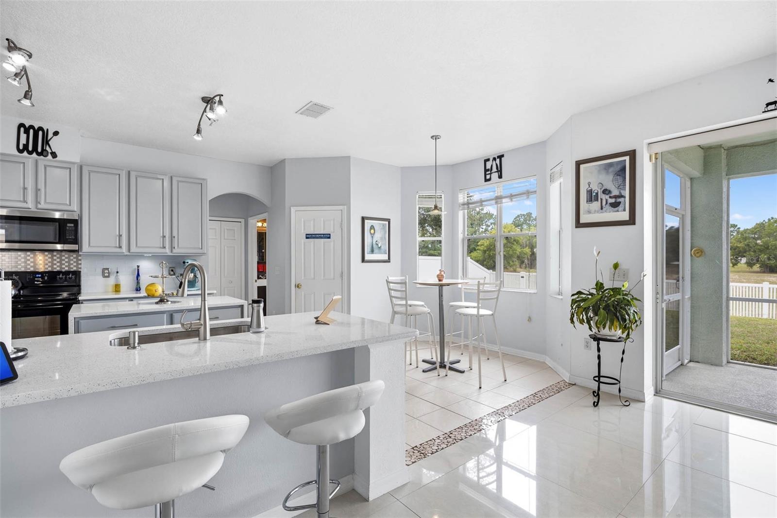 Kitchen / Breakfast Nook