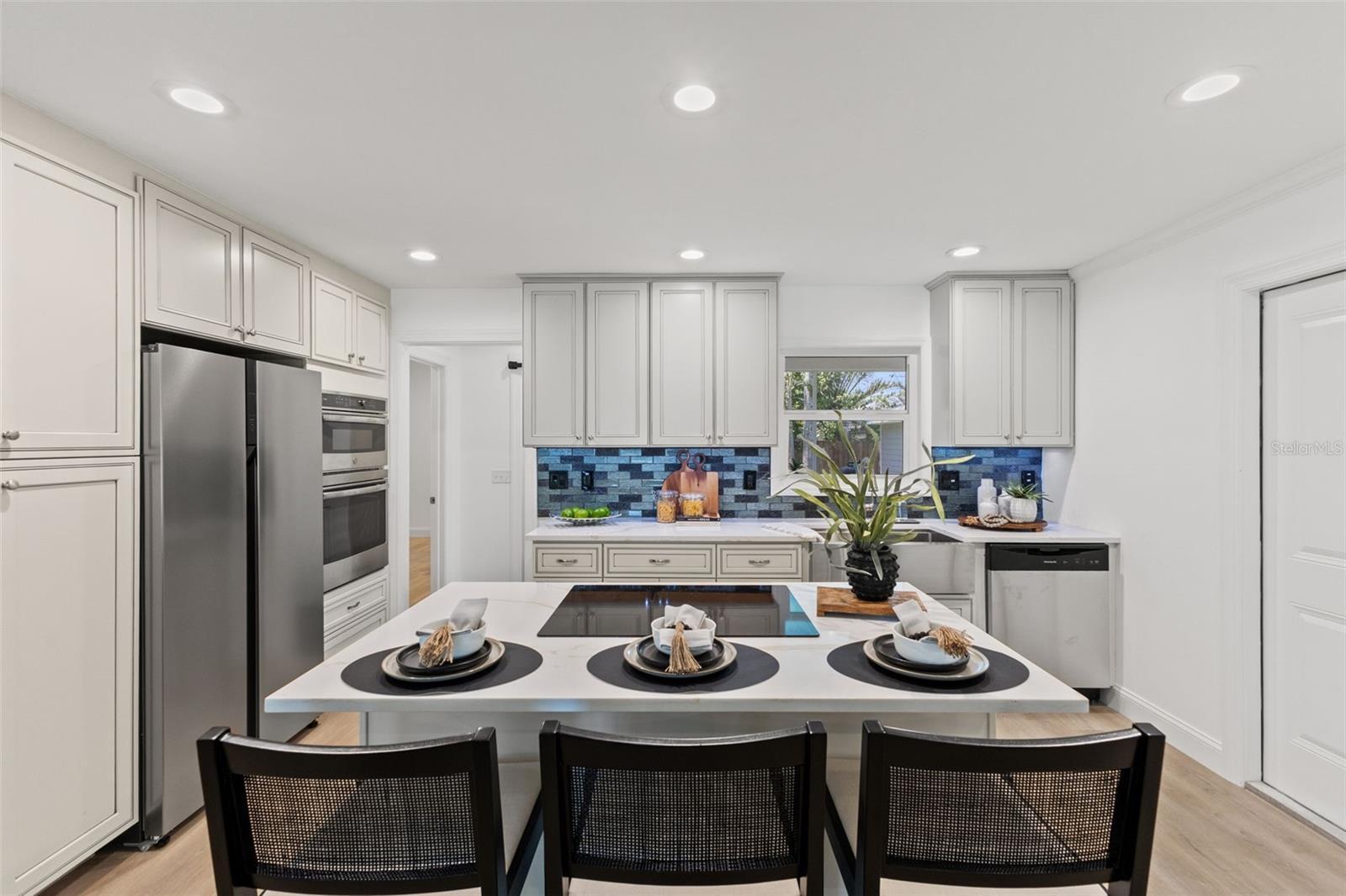 TB8508848