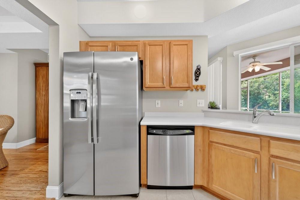 Stainless appliances w Corian Countertops