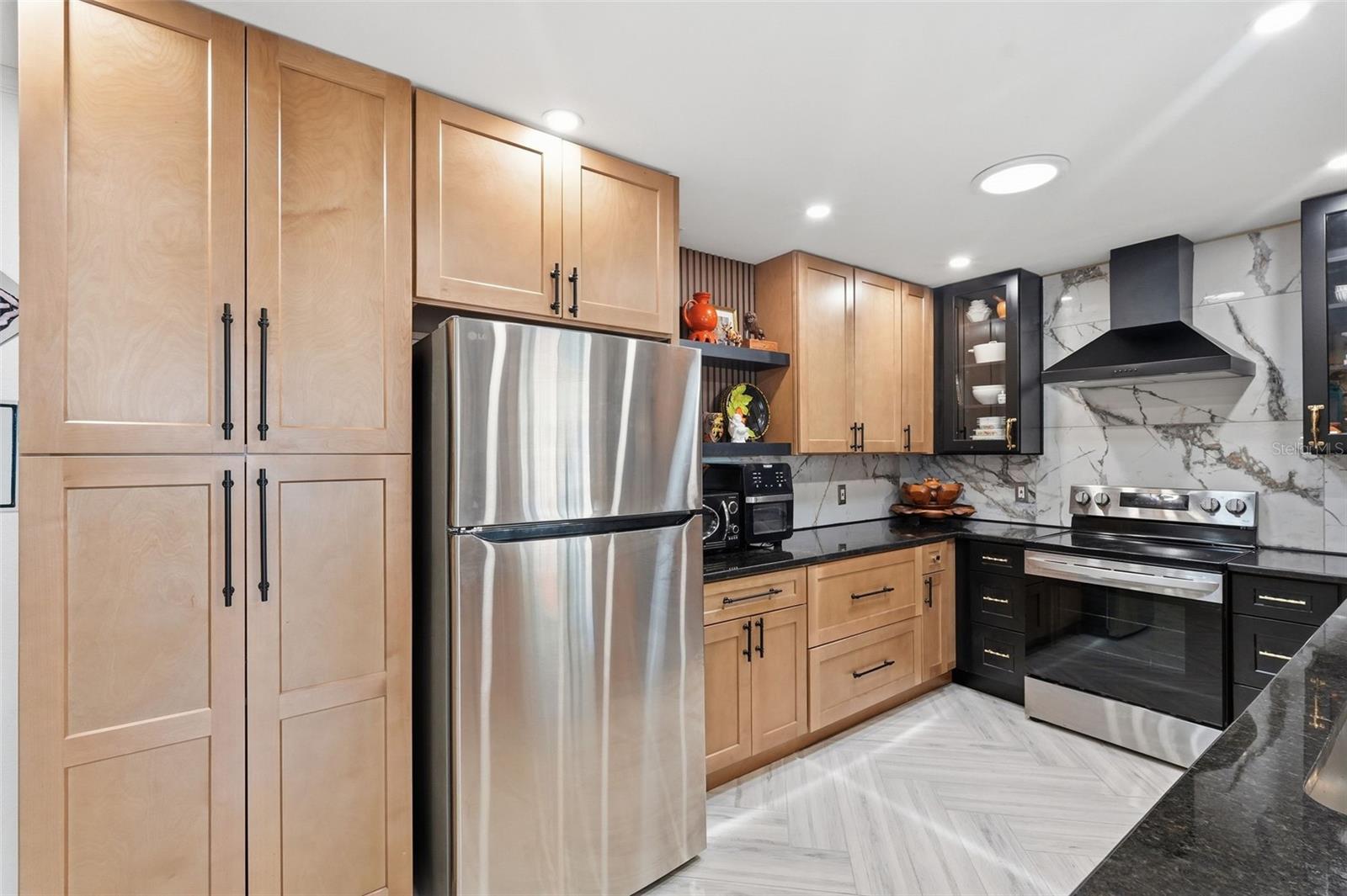 A dramatic marble-look feature wall steals the show in this bold, designer-inspired kitchen.