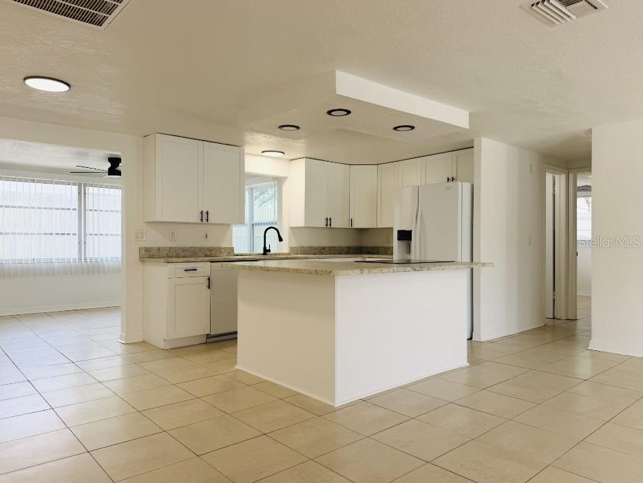 Eat-in Kitchen