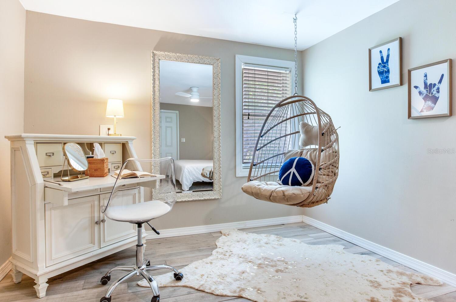 previous airbnb furnishing