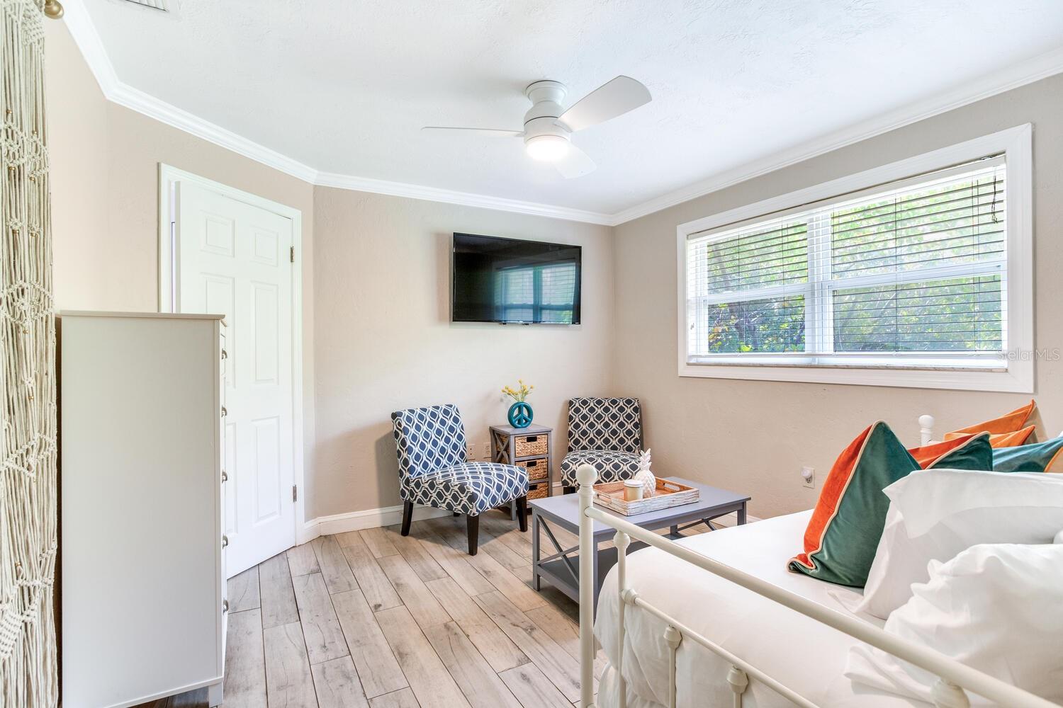 previous airbnb furnishing