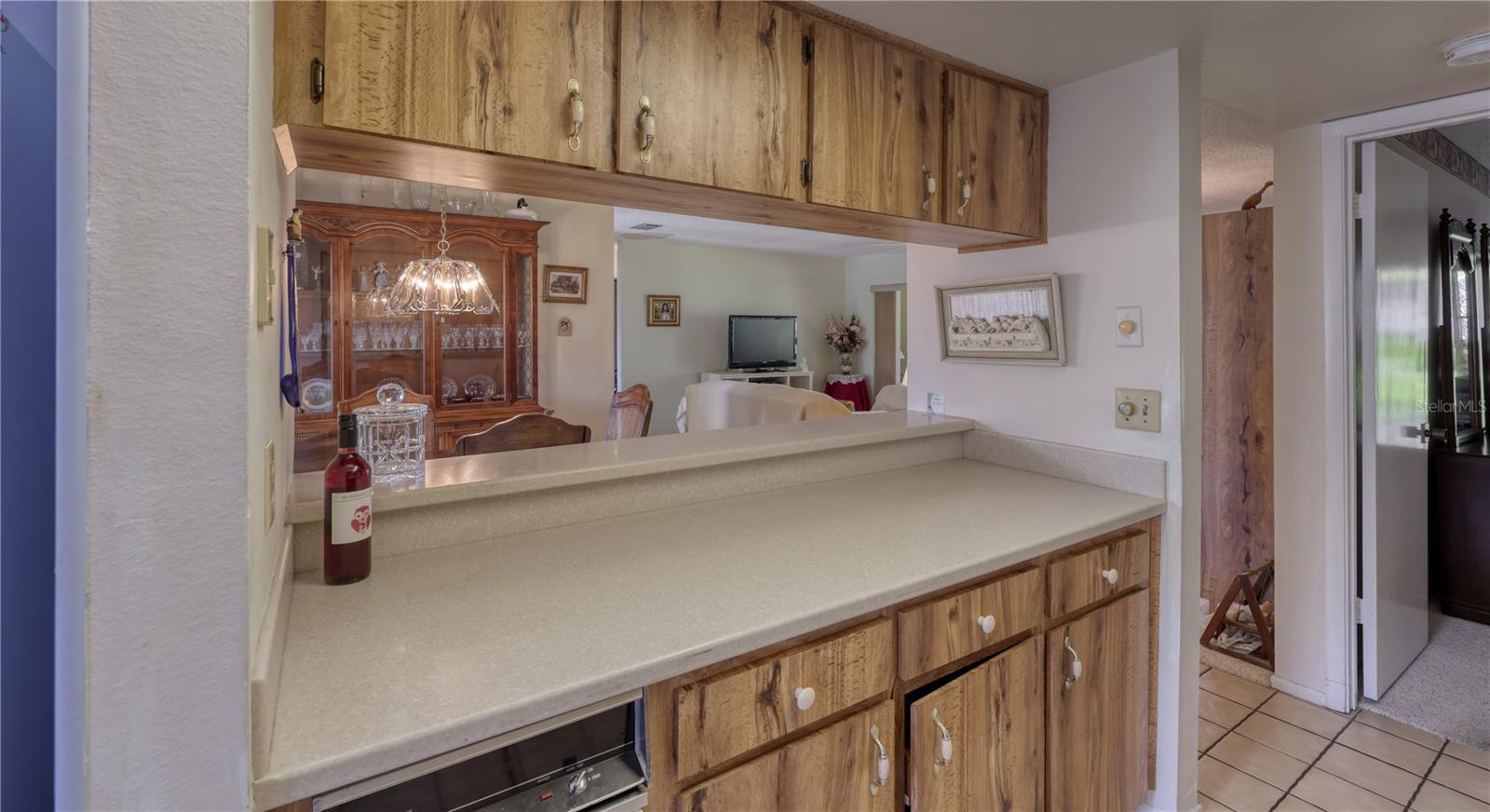 Pass Through to Dining Room