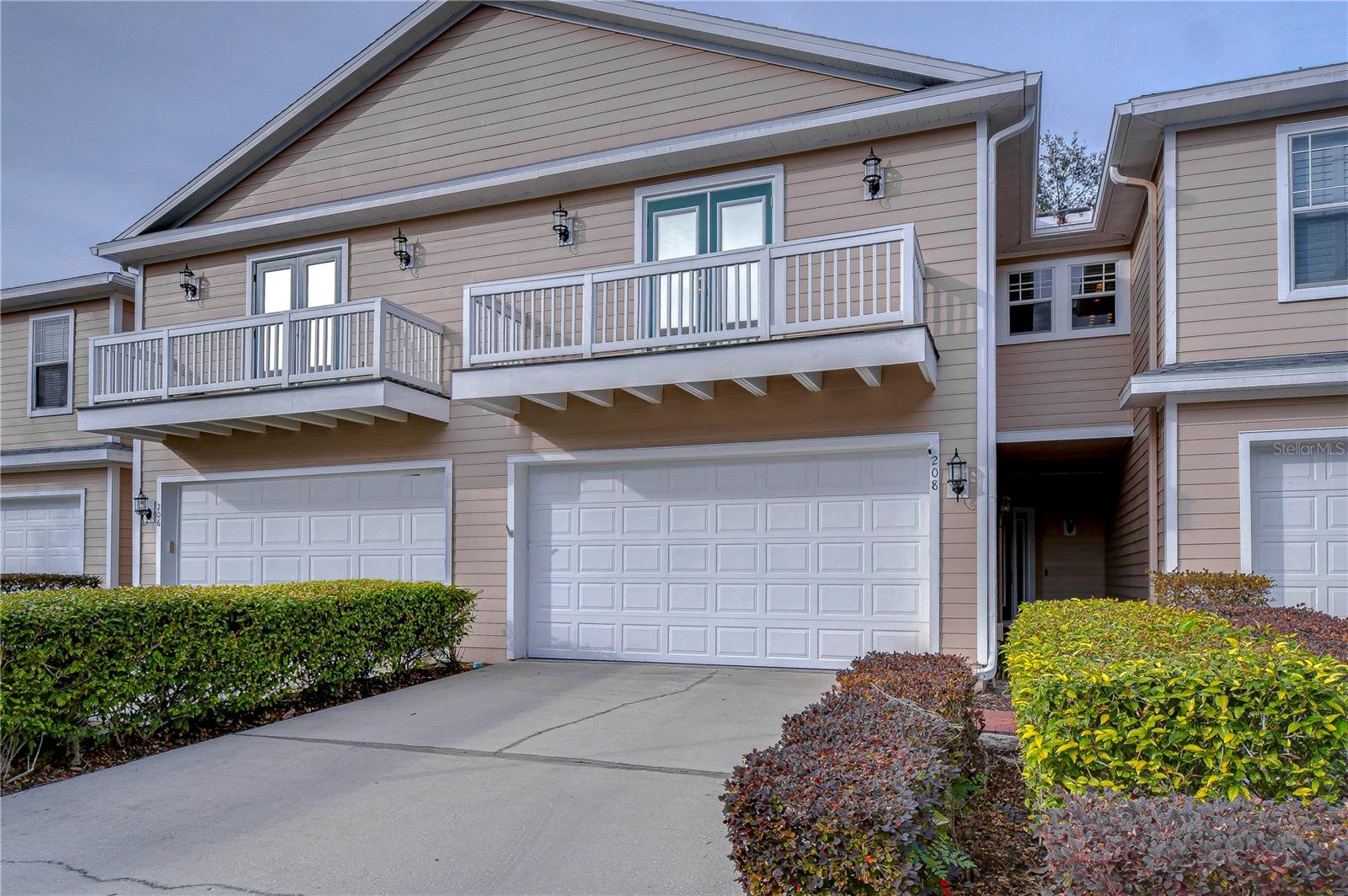 Beautifully maintained townhouse located in gated Lumsden Reserve.