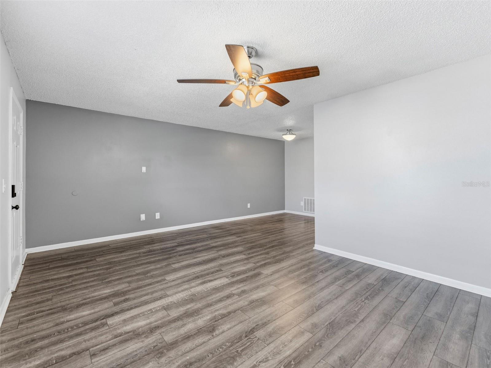 living room/dinette