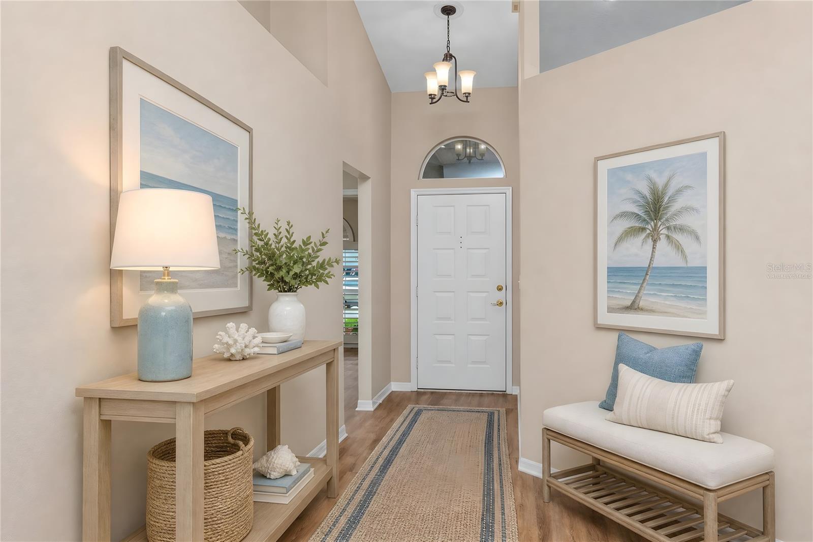 Virtually staged - Foyer