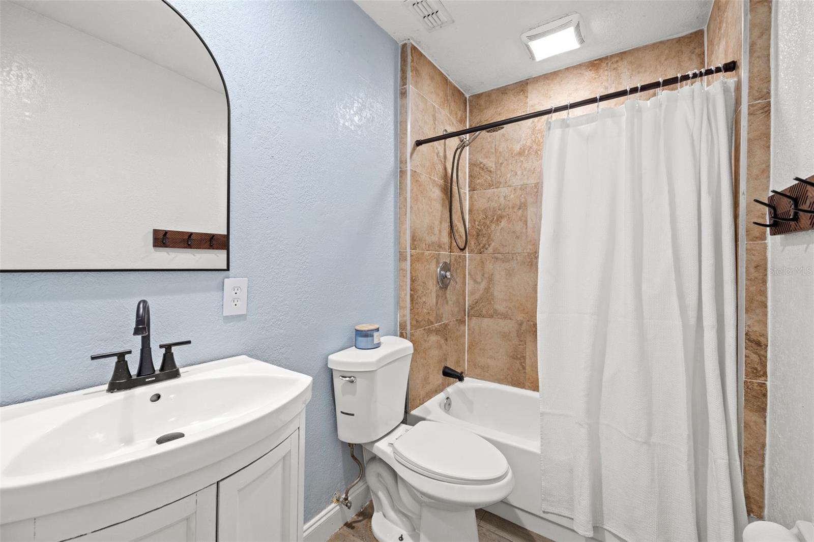 Full Bathroom 1