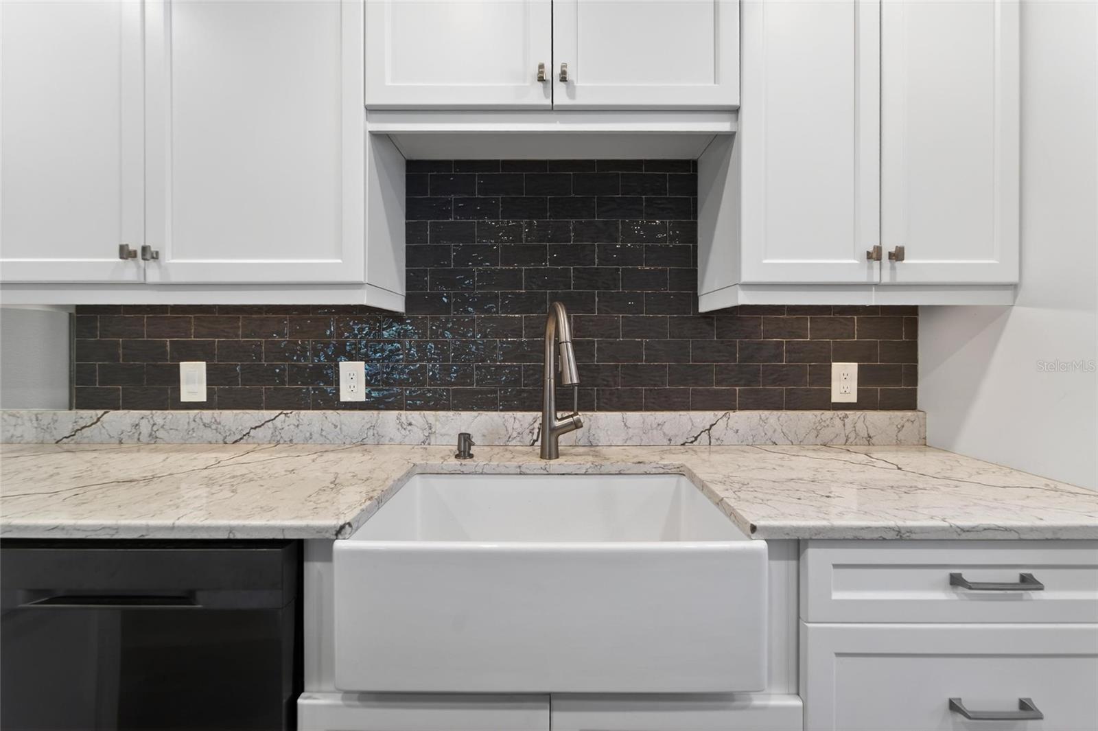 Farmhouse sink
