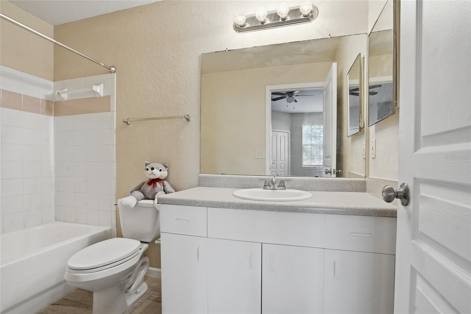 Primary Bath w/ tub and shower