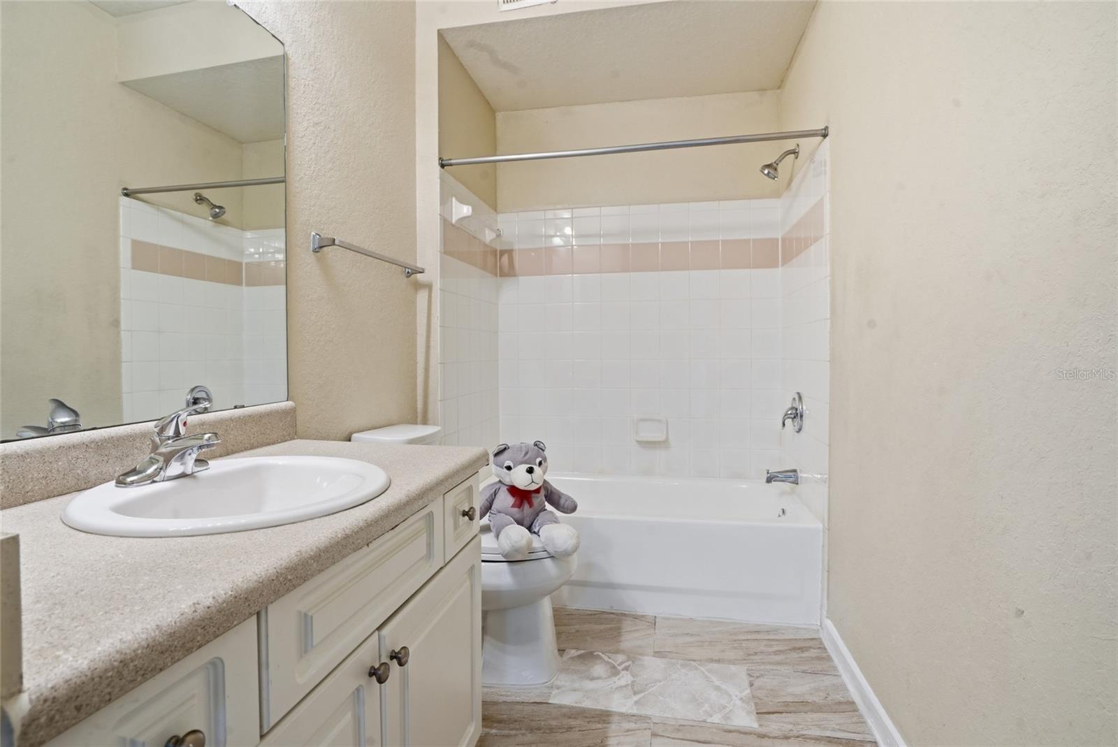 Bathroom 2 w/ tub and shower