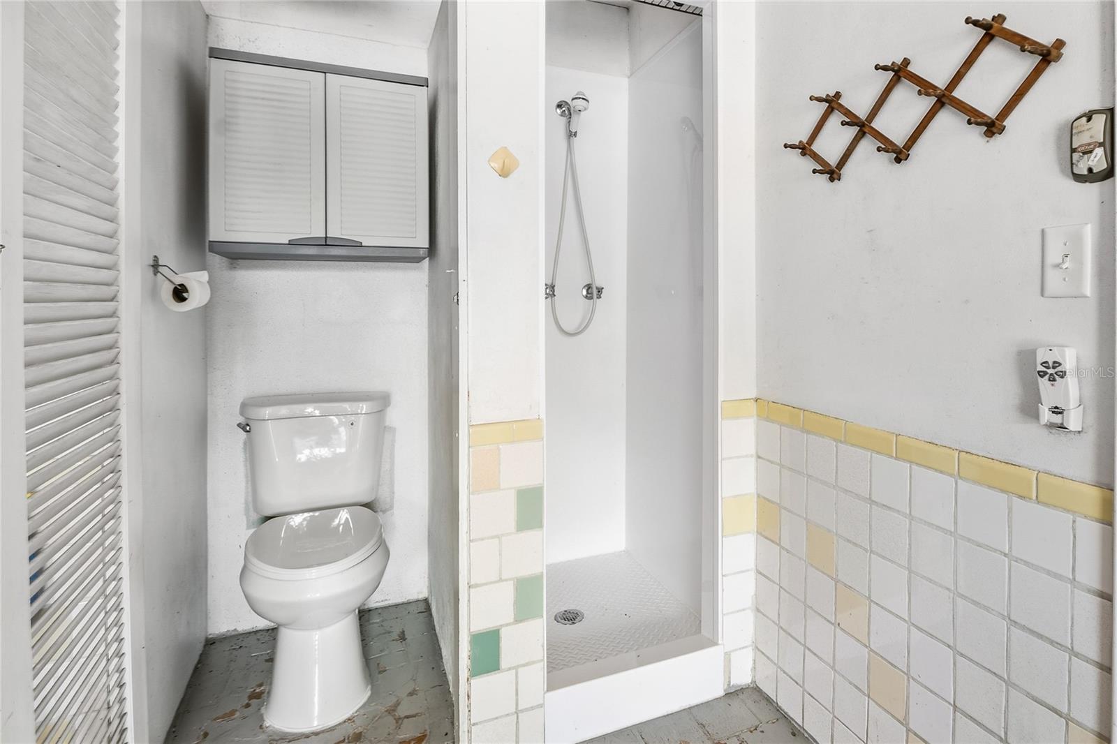 Bonus bathroom #2 in Garage