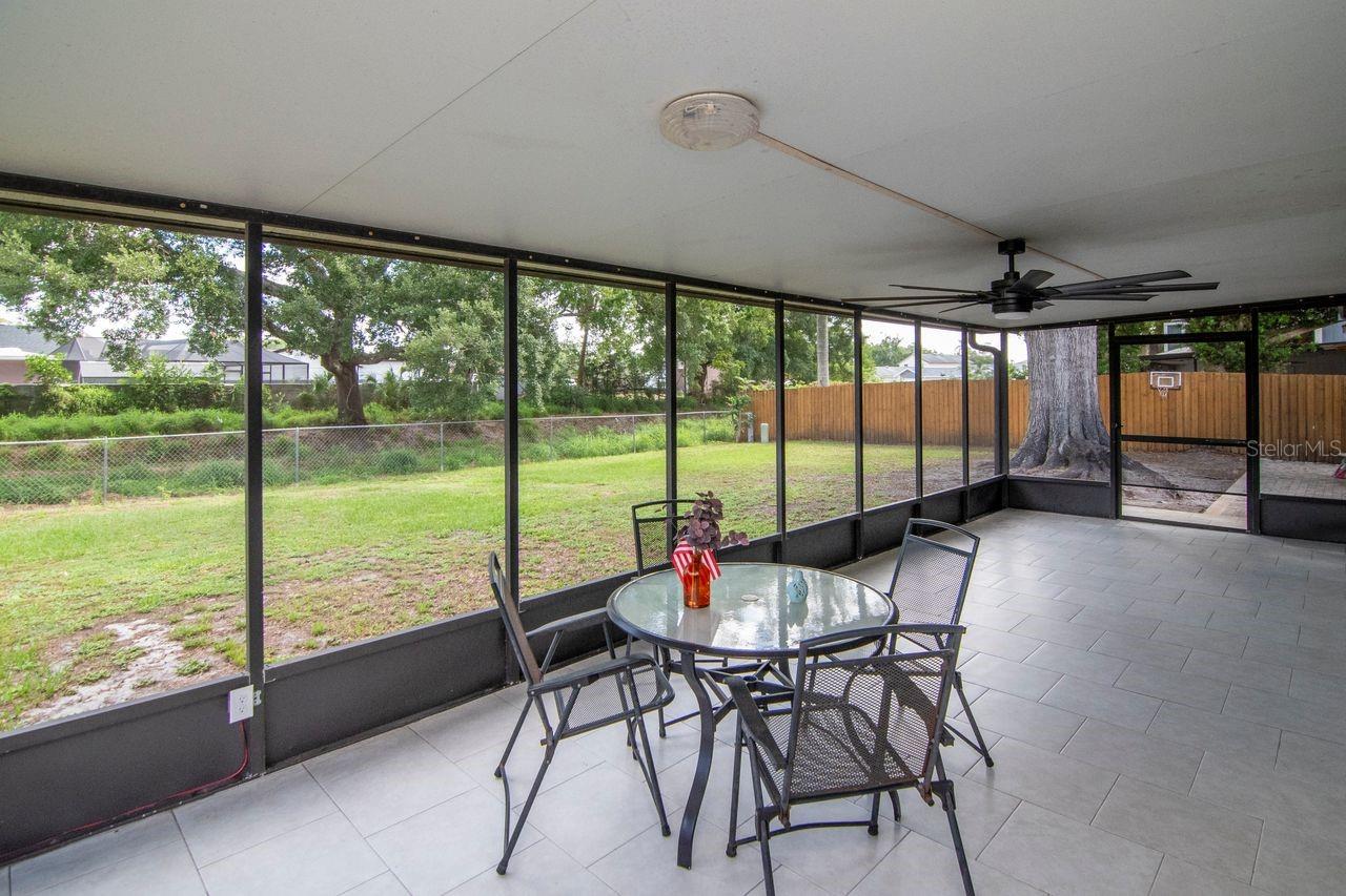 No Immediate Rear Neighbors Private Screen Lanai