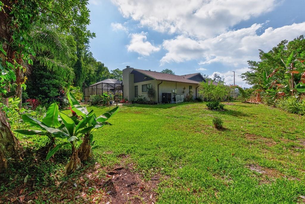 TB8509221