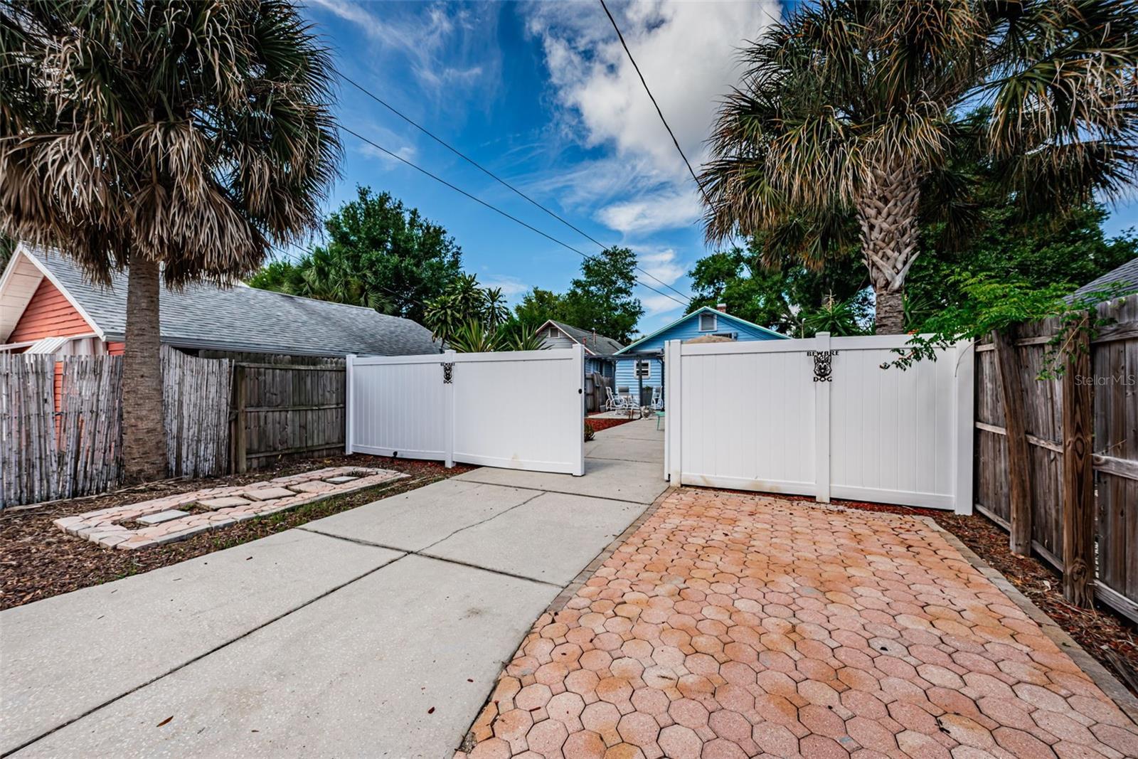 Gate with parking pad
