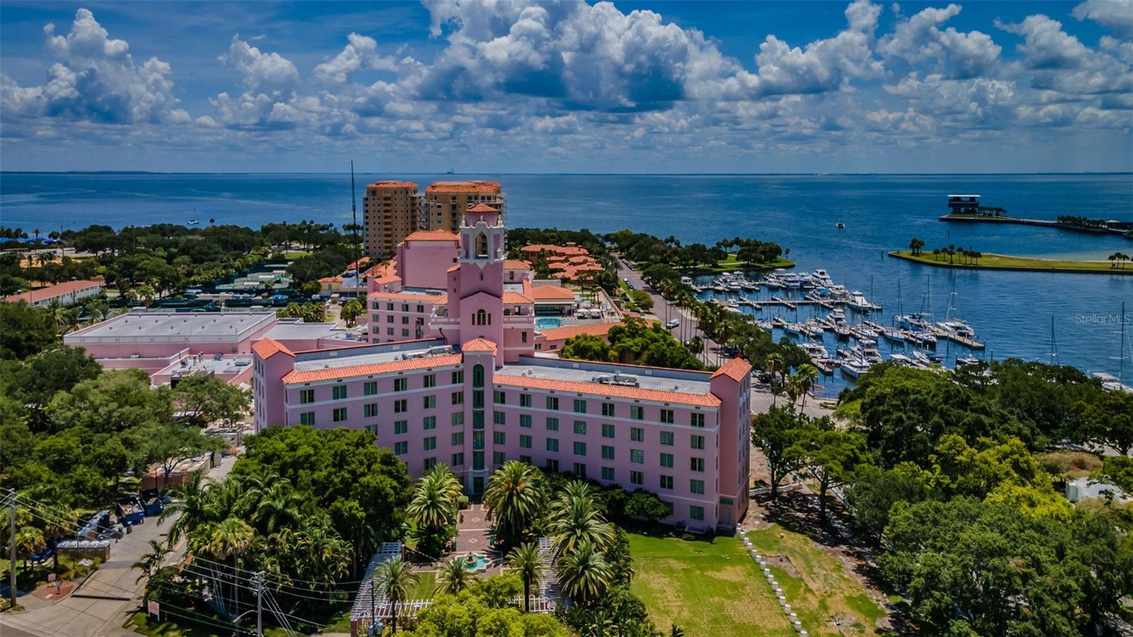 Close to Vinoy and Downtown St. Petersburg