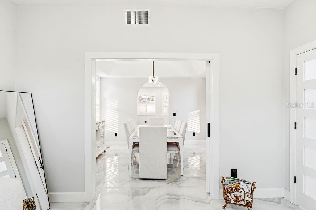 ACCESS TO DINNING ROOM