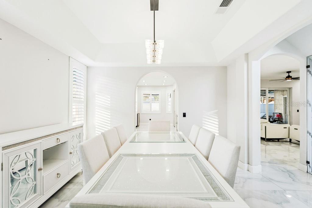 DINNING ROOM (1st Floor)