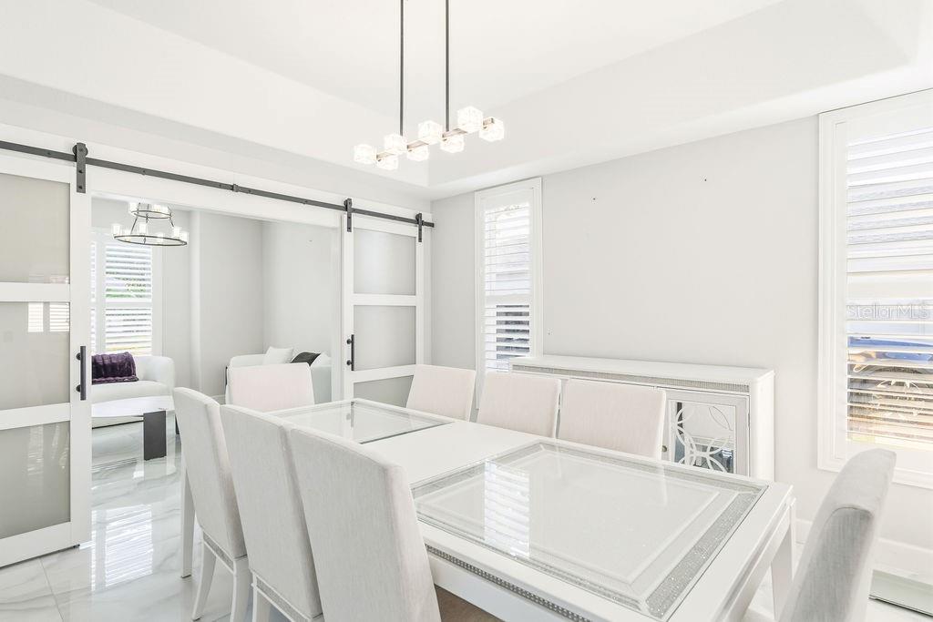DINNING ROOM (1st Floor)