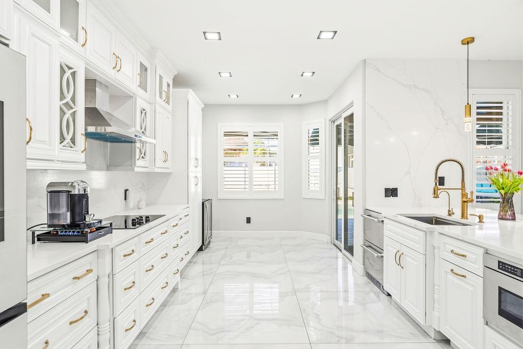 KITCHEN (1st Floor)