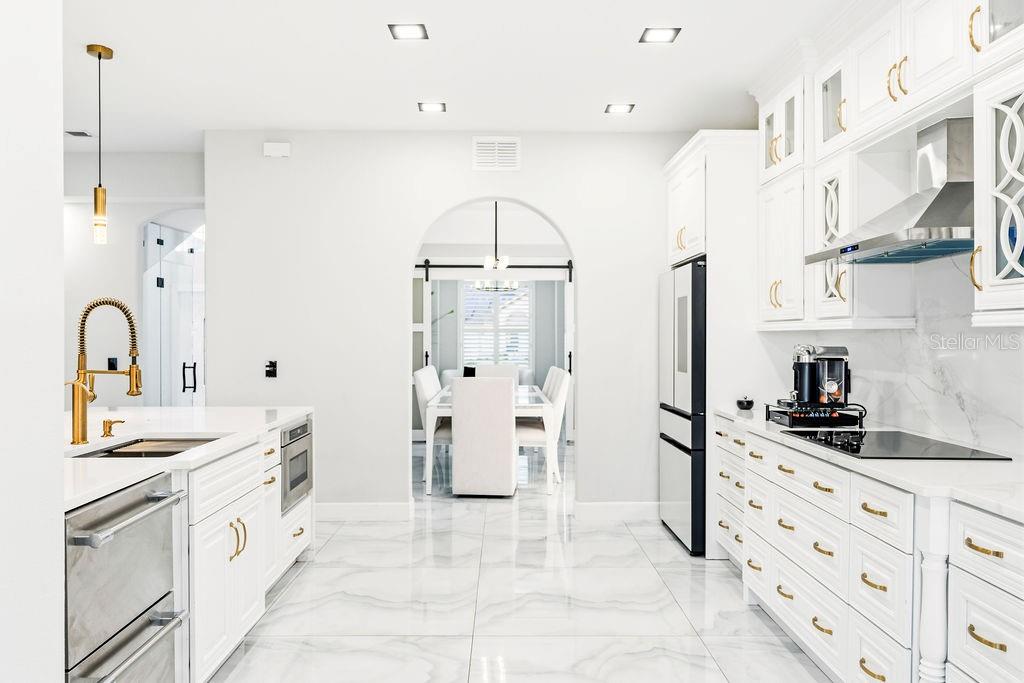 KITCHEN (1st Floor)