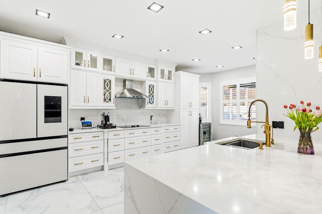 KITCHEN (1st Floor)