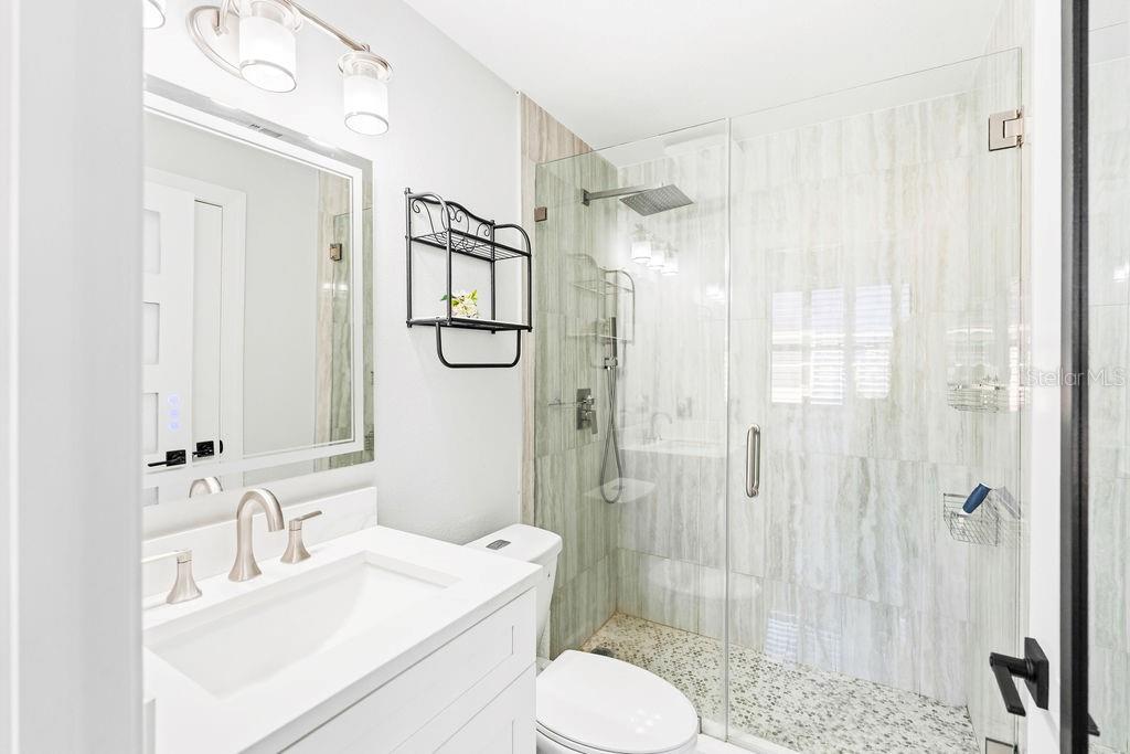 BATHROOM 1 (1st Floor)