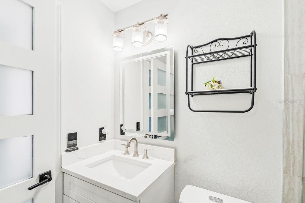 BATHROOM 1 (1st Floor)