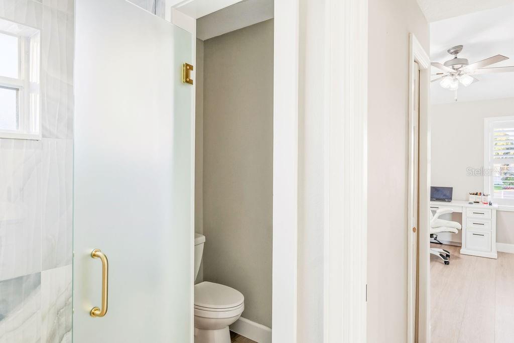 BATHROOM 2 (2nd Floor)