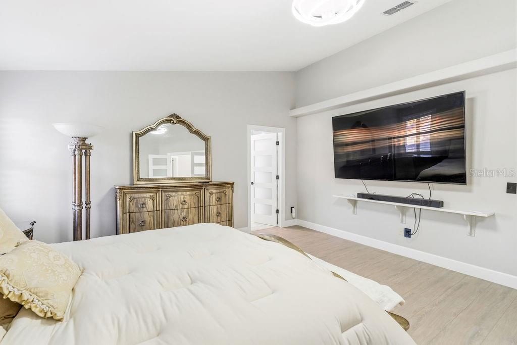 MASTER BEDROOM (2nd Floor)