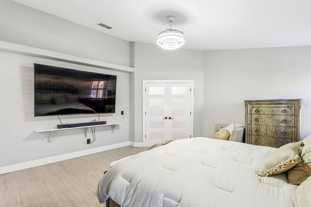 MASTER BEDROOM (2nd Floor)