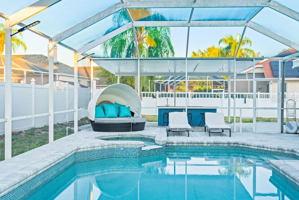 SCREENED POOL