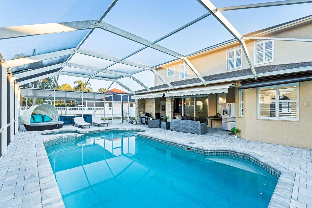 SCREENED POOL