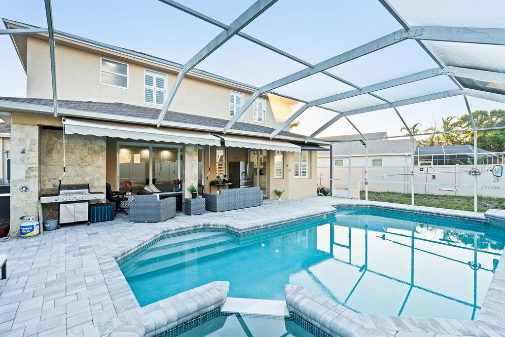 SCREENED POOL
