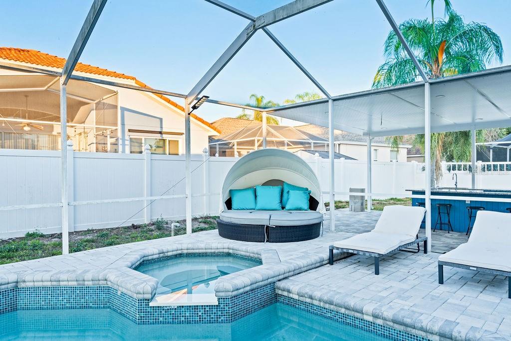 SCREENED POOL
