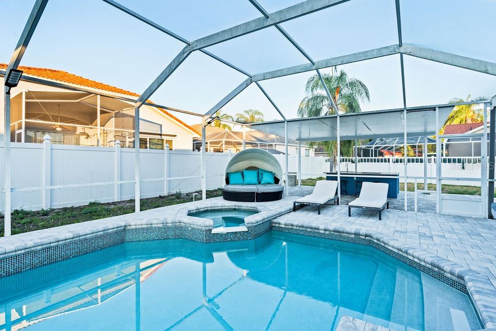 SCREENED POOL
